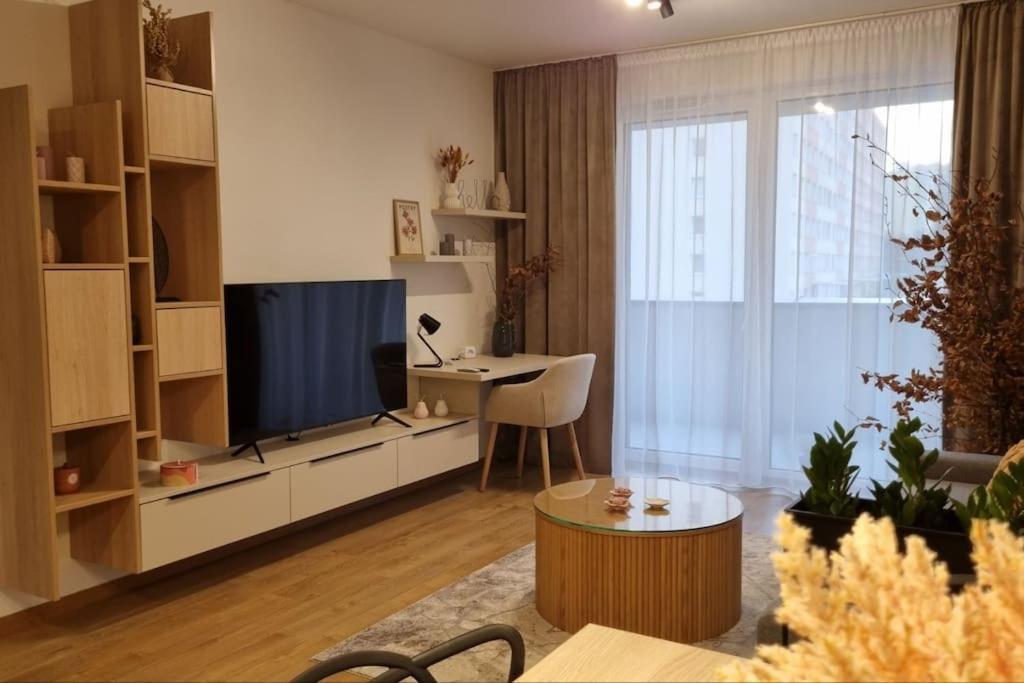 M&M2 Apartment Near Center With Free Parking - Ac Kosice Bagian luar foto