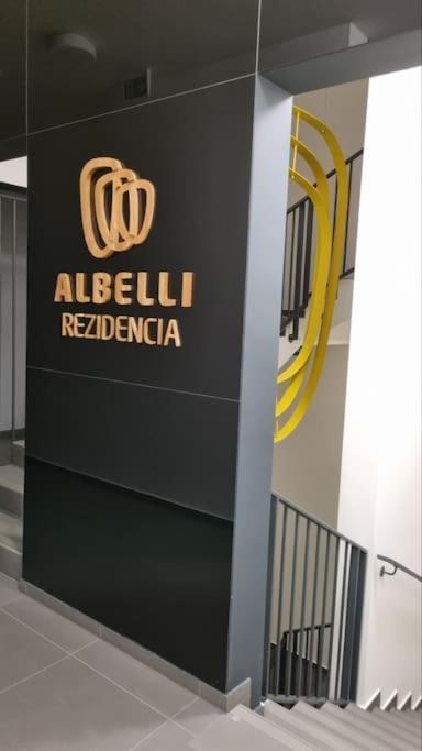 M&M2 Apartment Near Center With Free Parking - Ac Kosice Bagian luar foto