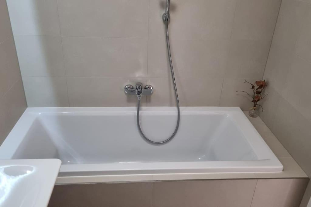 M&M2 Apartment Near Center With Free Parking - Ac Kosice Bagian luar foto
